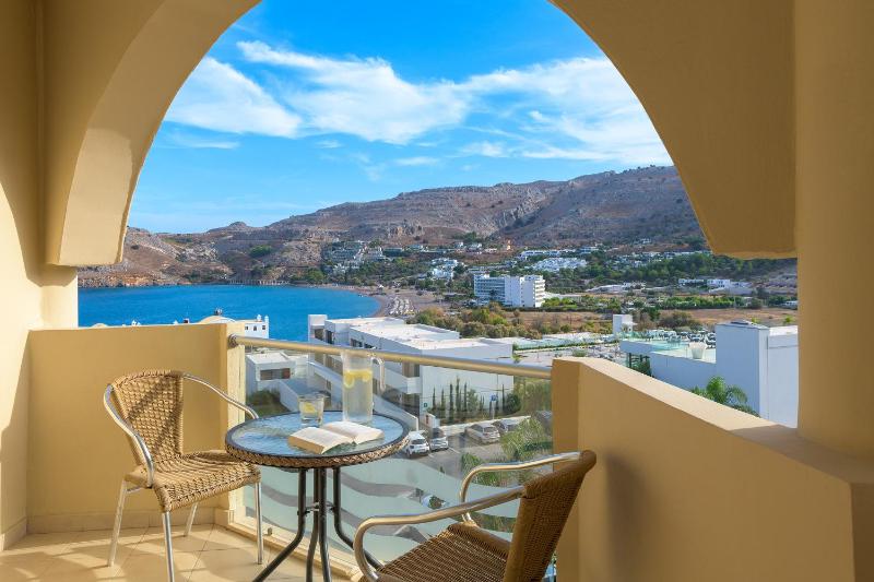 Superior Double Room with Side Sea View image 1