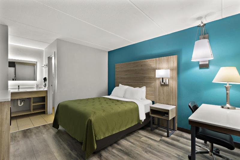 Queen Room - Non-Smoking image 2