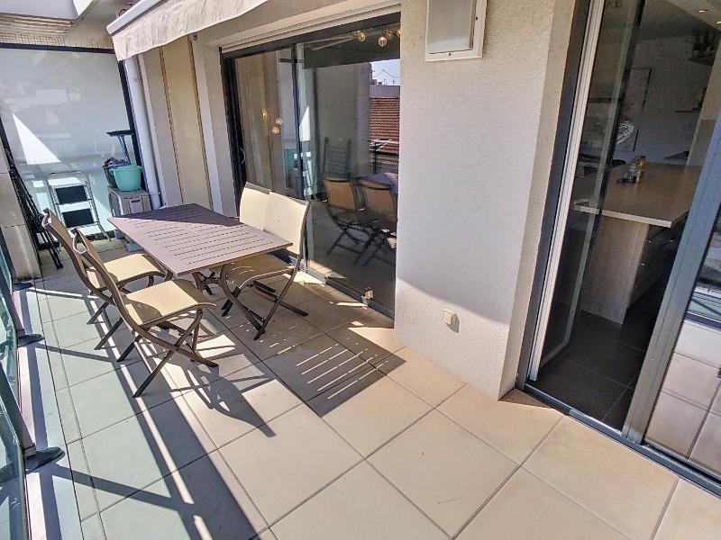 Apartment with Balcony image 3