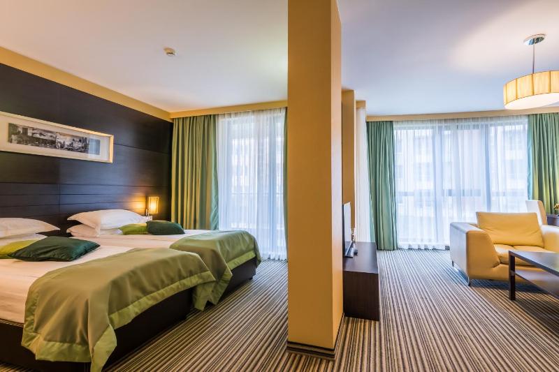 Family Studio with Twin Beds and Terrace image 2
