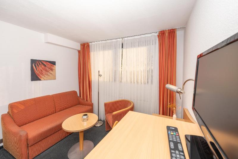 Double Room with Extra Bed image 4