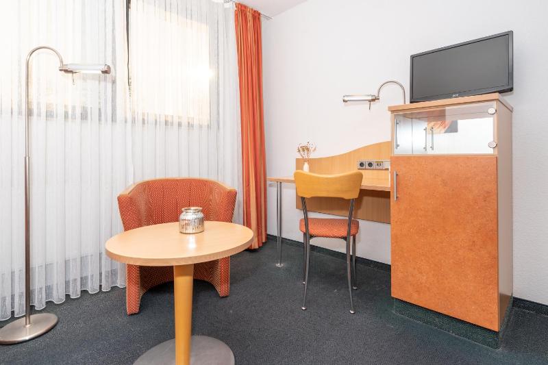 Double Room with Extra Bed image 2