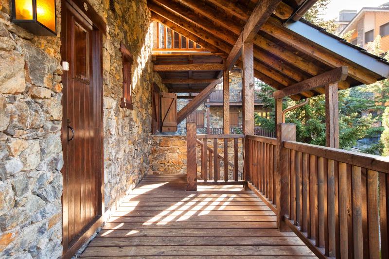 Two Bedroom Rustic Apartment with a Fireplace image 3