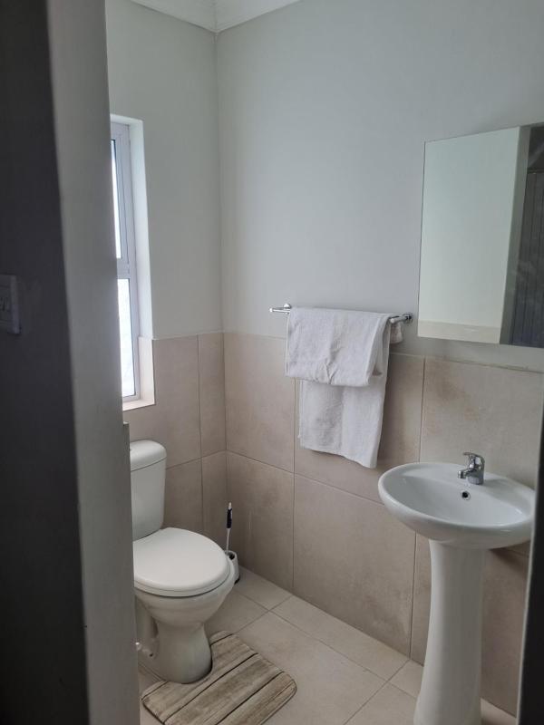 One-Bedroom Apartment image 2