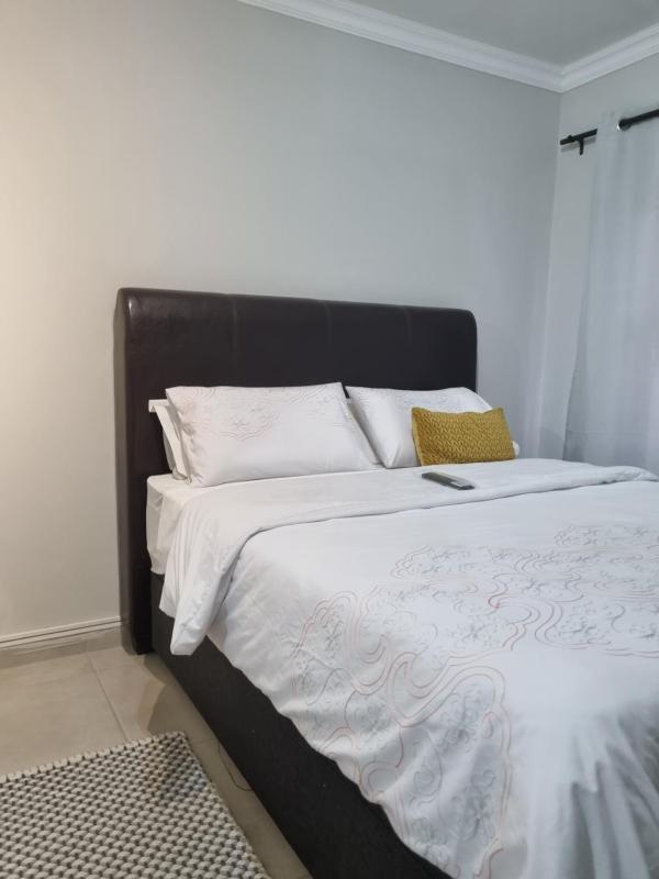One-Bedroom Apartment image 3