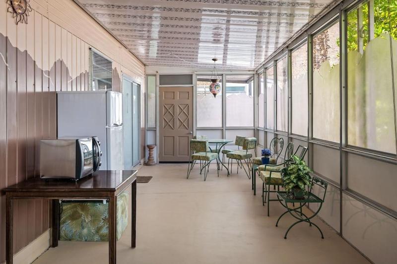 Palm Spring Mid-Century Home! - image 22