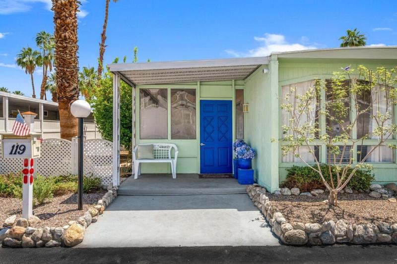 Palm Spring Mid-Century Home! - image 28