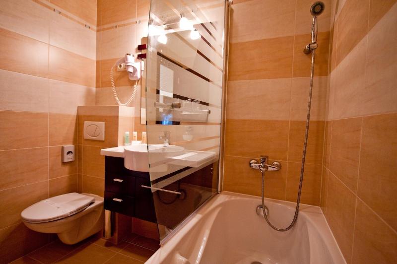 Family Suite (2 Adults + 2 Children) image 3