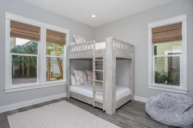 110 Surfer Lane - image 22