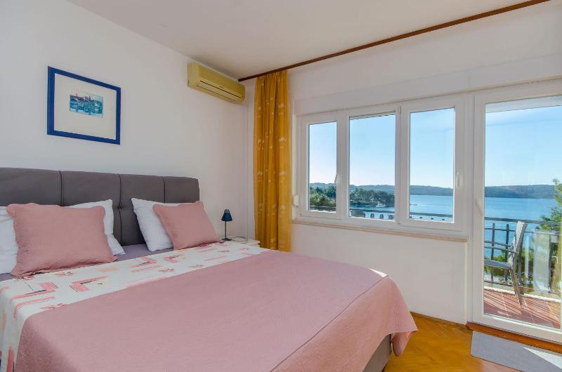 One-Bedroom apartment Standard image 3