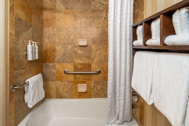Queen Room - Disability Access/Non-Smoking image 2