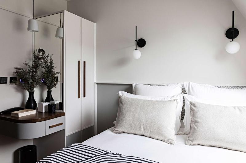 Classic Double Room - Non-Smoking image 1