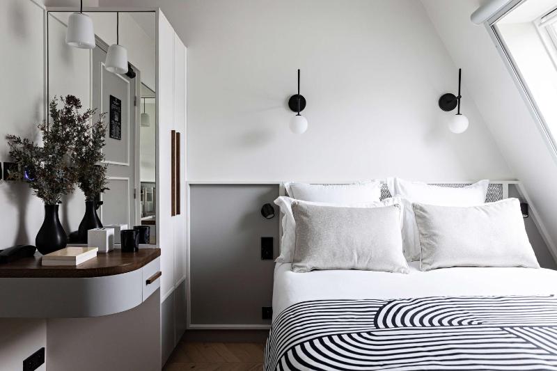 Classic Double Room - Non-Smoking image 4