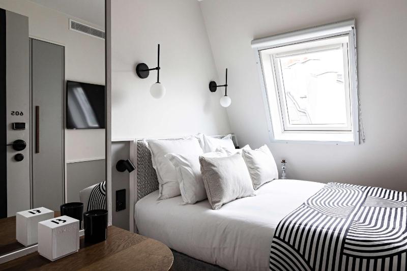 Classic Double Room - Non-Smoking image 3