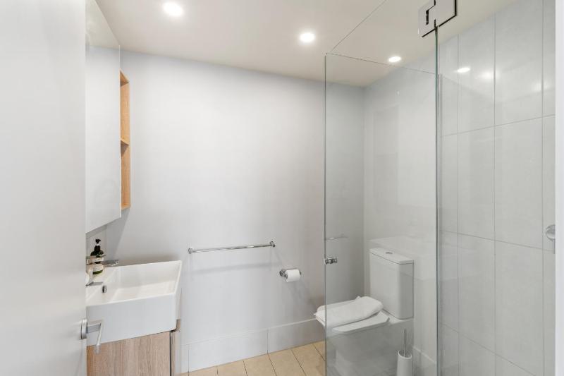 Queen St Residence - image 14