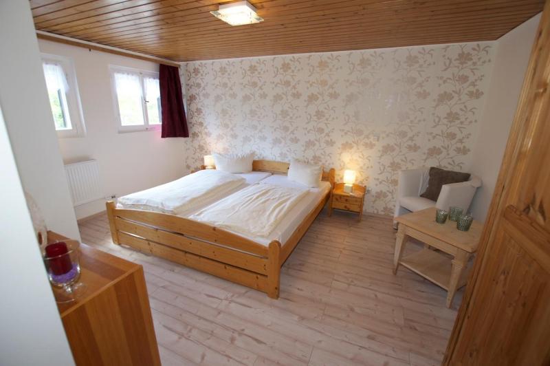 Two-Bedroom Queen Suite with Sofa Bed image 4