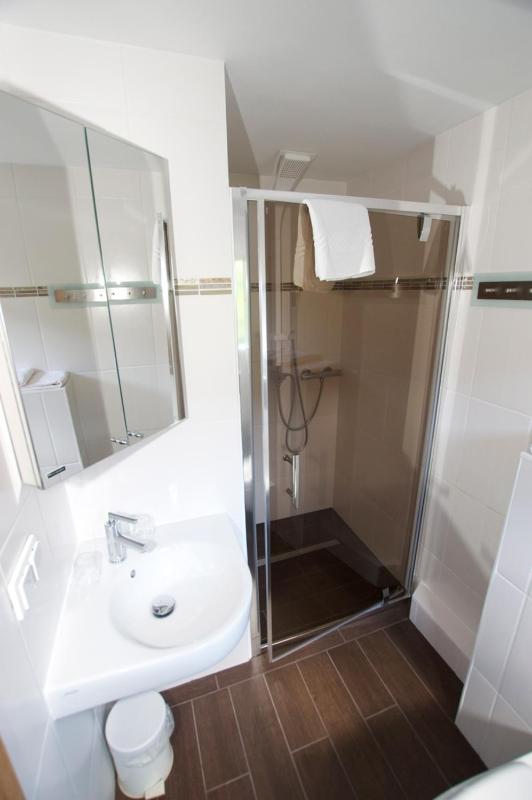 Two-Bedroom Queen Suite with Sofa Bed image 3