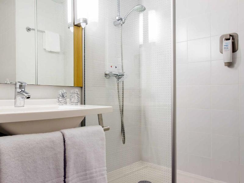 Twin Room image 2
