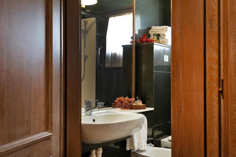 Quadruple Room image 4