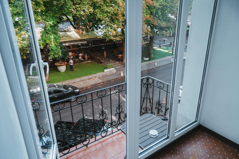 Double Room with Balcony image 4