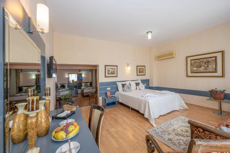 Standard Double Room image 3