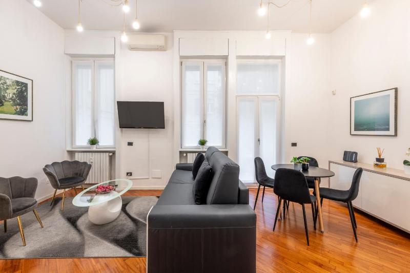 One-Bedroom Apartment - Piazza Sant'Erasmo image 1