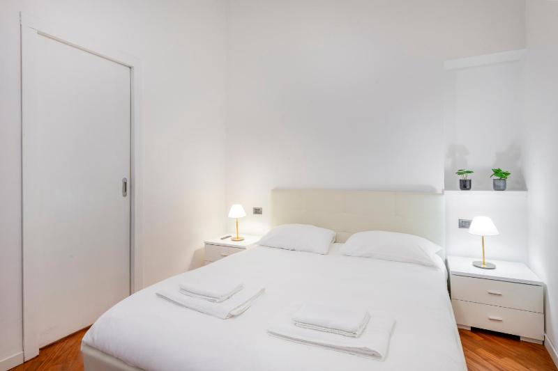 One-Bedroom Apartment - Piazza Sant'Erasmo image 3
