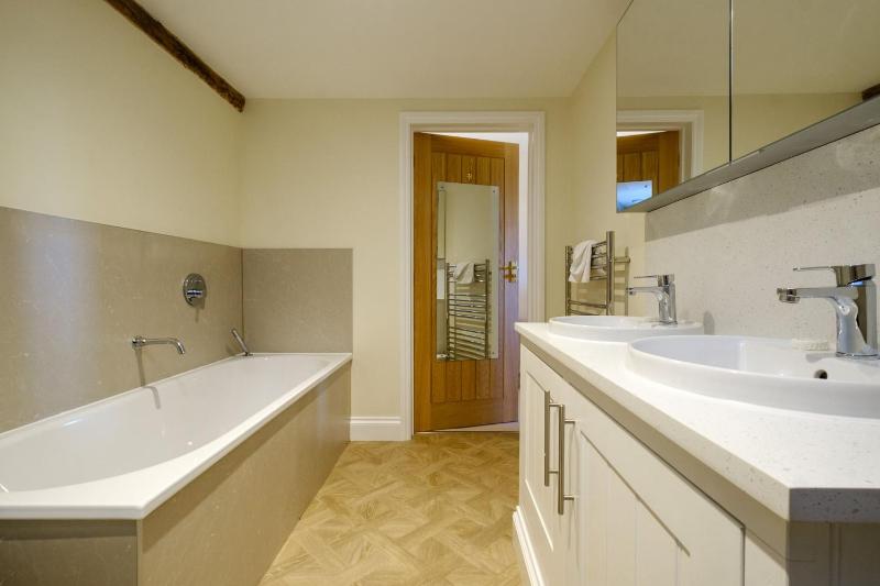 Upper Barn - a large family house by Aldeburgh Coastal Cottages - image 6