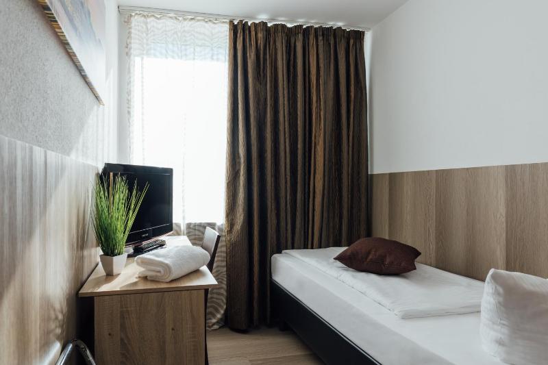 Standard Single Room image 2