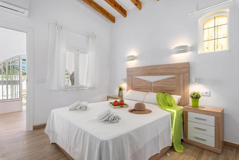 Villa Amanecer - PlusHolidays - image 32