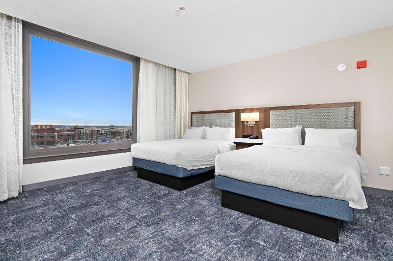 Queen Room with Two Queen Beds (4 Adults) image 1