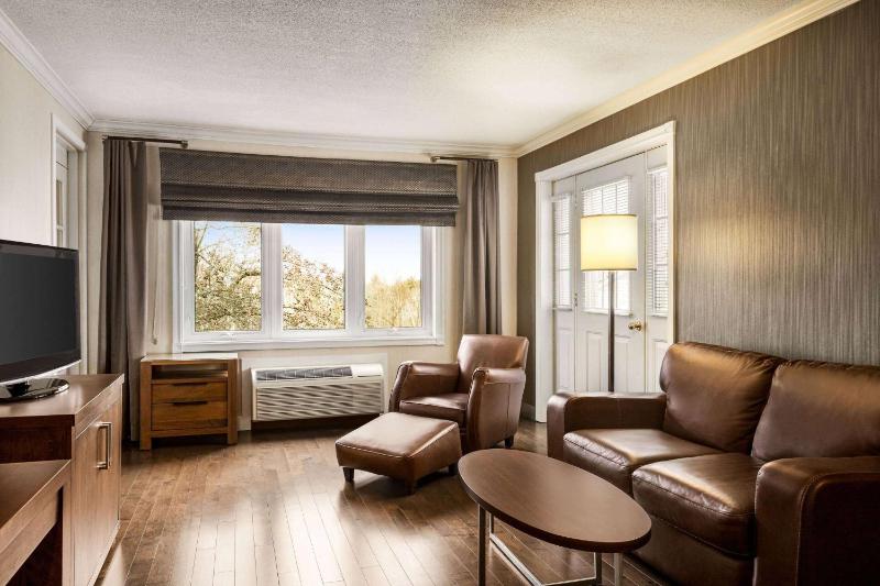 Executive Queen Suite - Non-Smoking