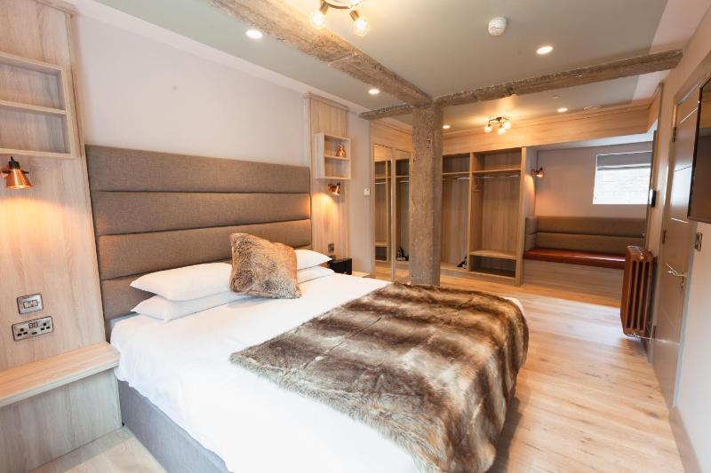 Clarendon Suites - image 15