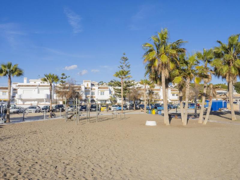 Cubo's Beach Side Apartment at La Cala - image 21