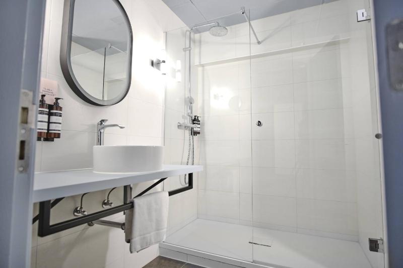 Standard Double Room image 2
