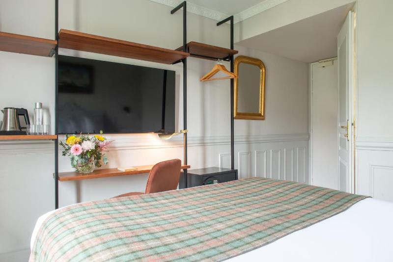 Standard Double Room image 3