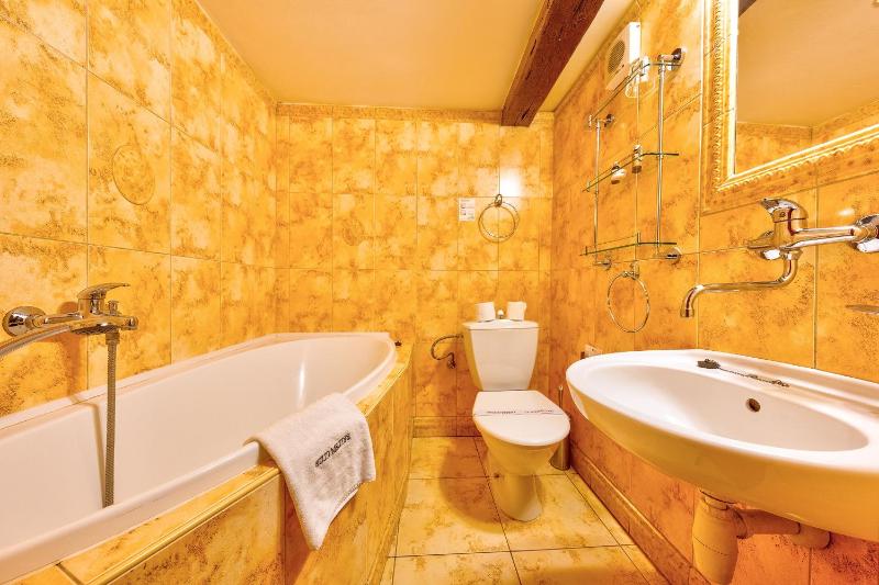 Economy Double Room image 4