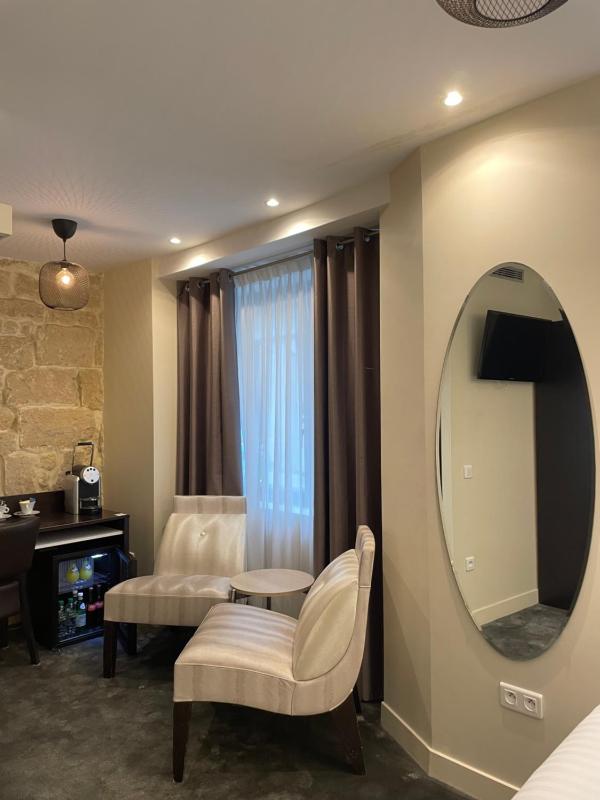 Deluxe Double or Twin Room image 2