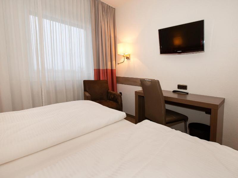 Standard Double Room image 1