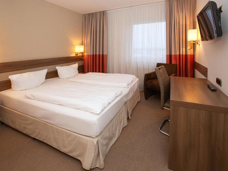 Standard Double Room image 2
