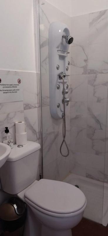 Double Room with Private Bathroom image 1