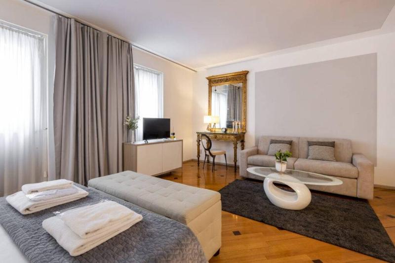 One-Bedroom Apartment (4 Adults) - Via Romagnosi 4 image 1