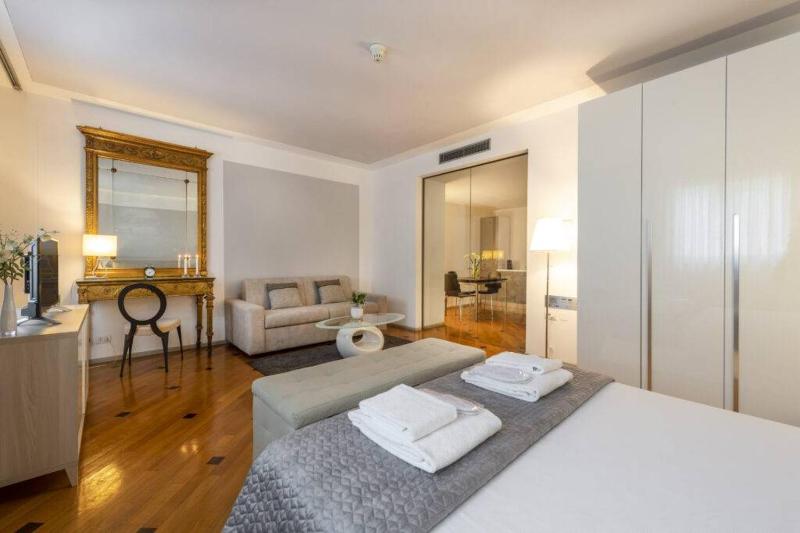 One-Bedroom Apartment (4 Adults) - Via Romagnosi 4 image 3