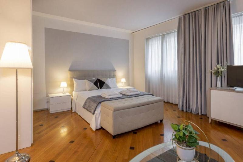 One-Bedroom Apartment (4 Adults) - Via Romagnosi 4 image 4