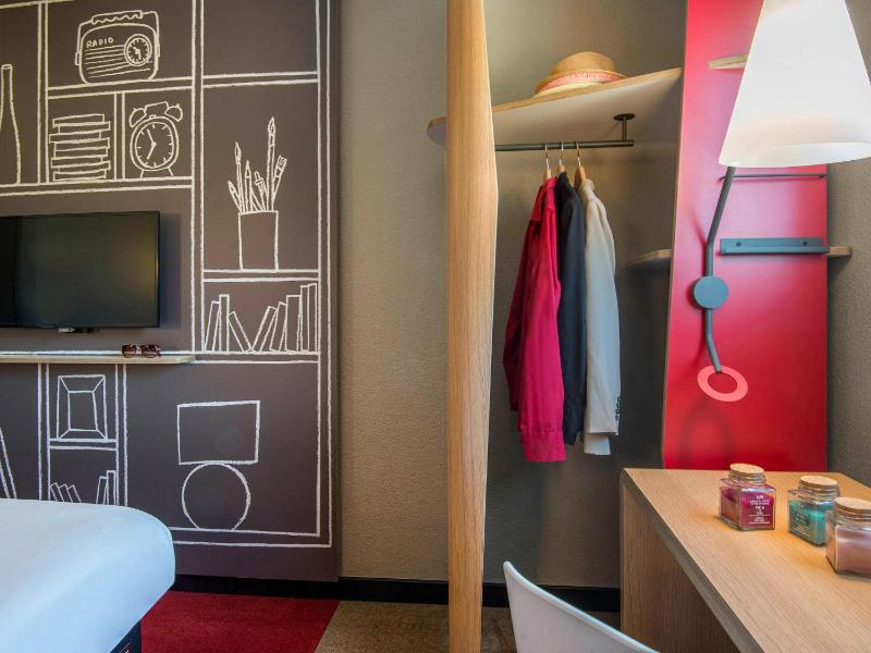Standard Double Room image 3