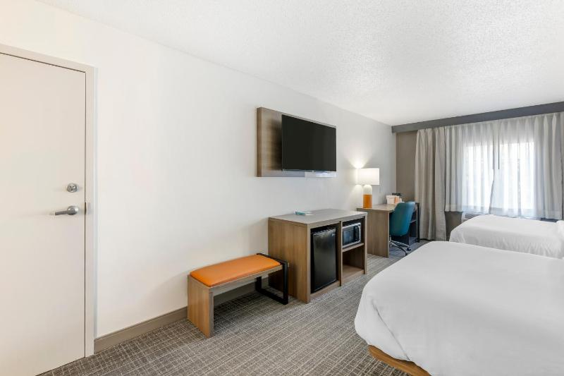 Comfort Inn & Suites Louisville Airport Fair & Expo - image 38