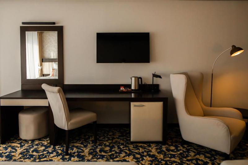 Regency Triple Room image 4