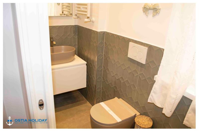 Executive Home - image 12