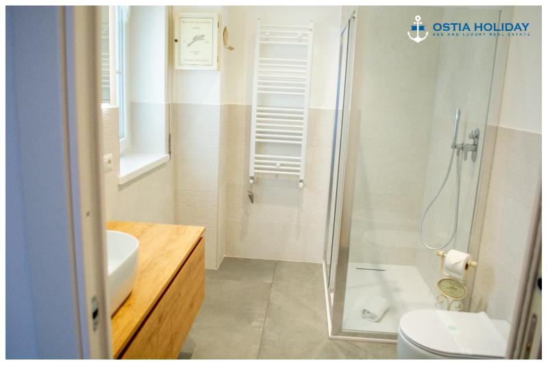 Executive Home - image 10