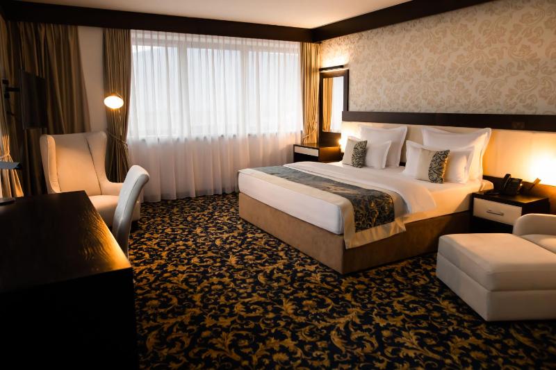 Premium Double Room image 4